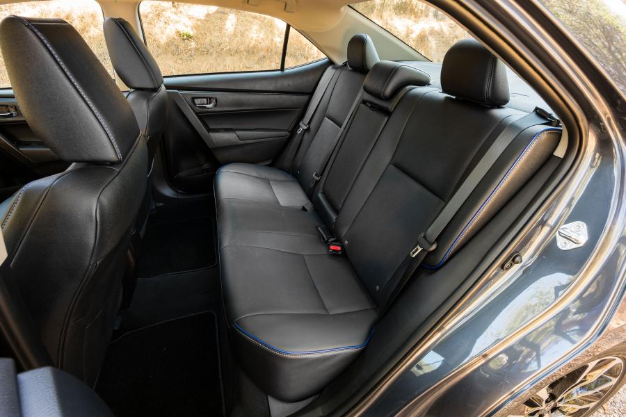 Интерьер Toyota Corolla XSE 2016 года  (фото 10 из 20)
